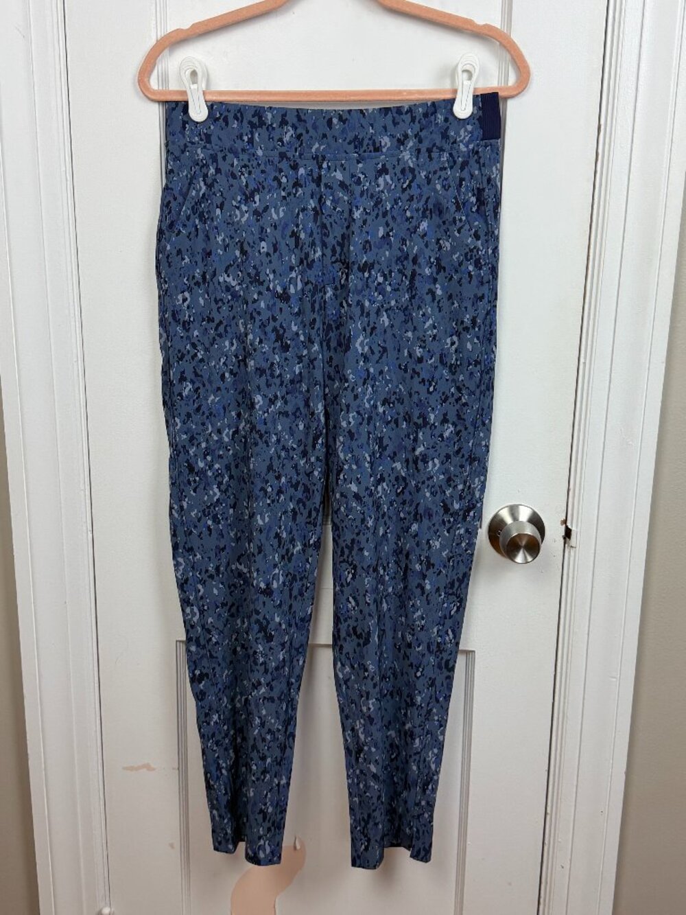 Athleta | Captivate Chrome Blue Camo Brooklyn Ankle Pant Size US8